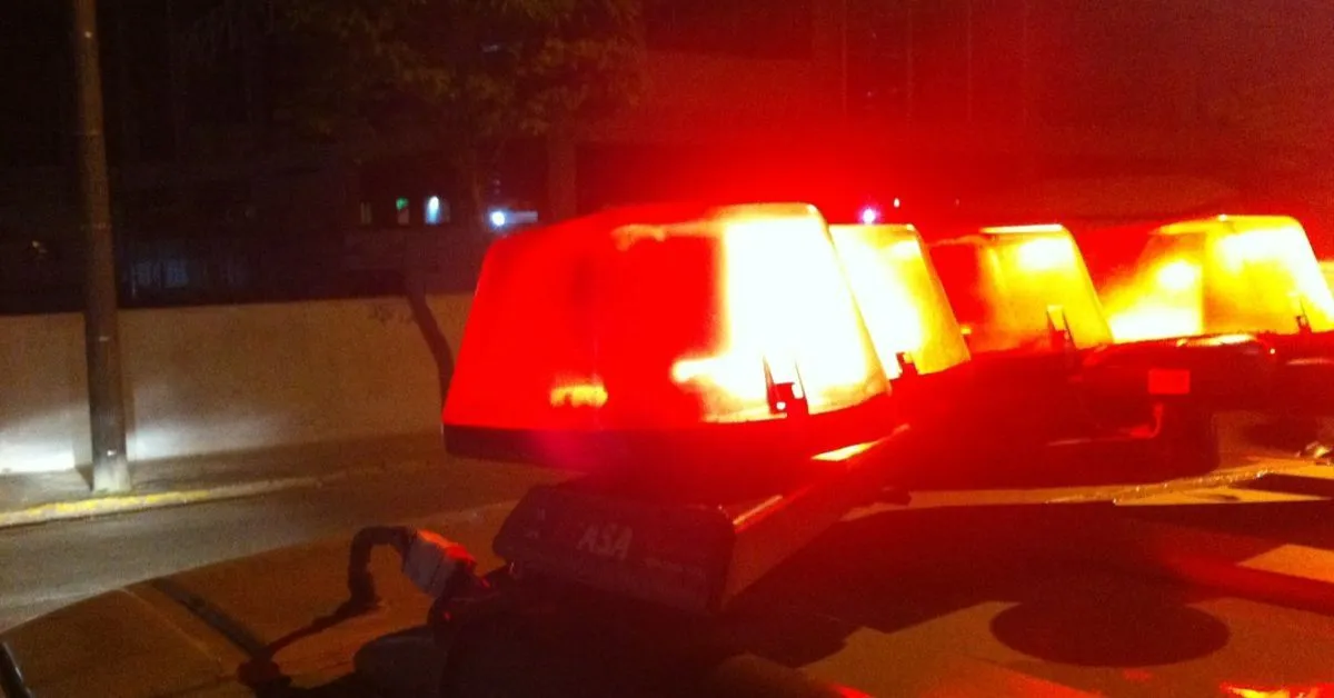 Quando os policiais militares chegaram ao local da ocorrência, encontraram os dois corpos - tanto da bebê quanto do suspeito já mortos.