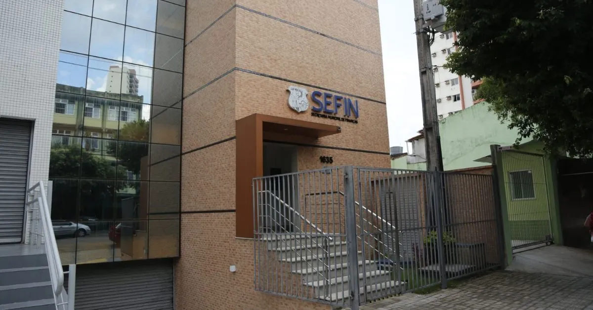 O site da Secretaria Municipal de Finanças também oferece a emissão digital da segunda via, facilitando o acesso para quem prefere resolver pendências online.