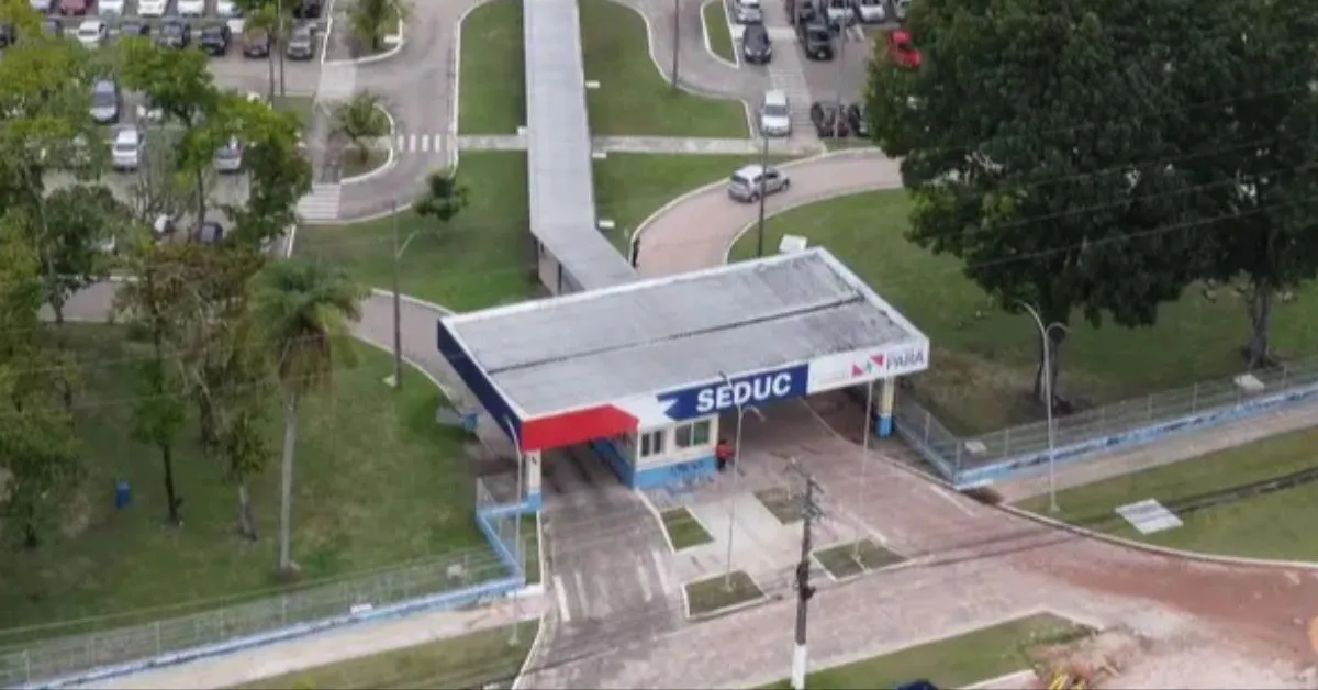 Durante o processo, é necessário informar todas as graduações e pós-graduações já concluídas, incluindo os períodos de realização dos cursos.