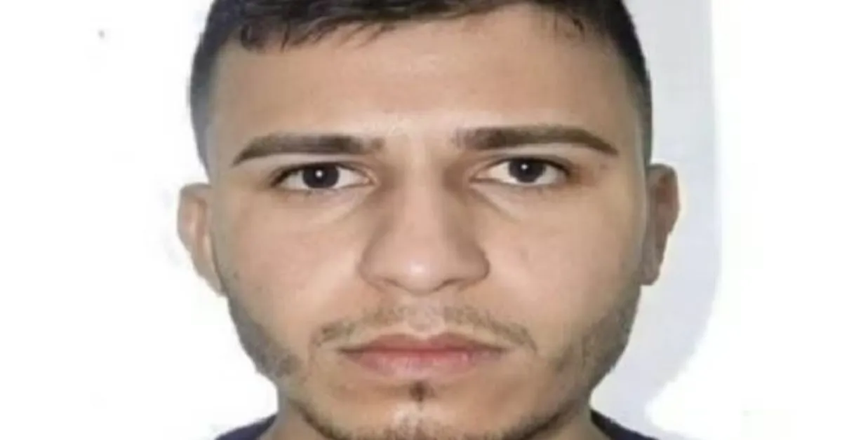 As ordens judiciais foram expedidas por suspeita nos crimes de tráfico de drogas, homicídio e participação em organização criminosa.