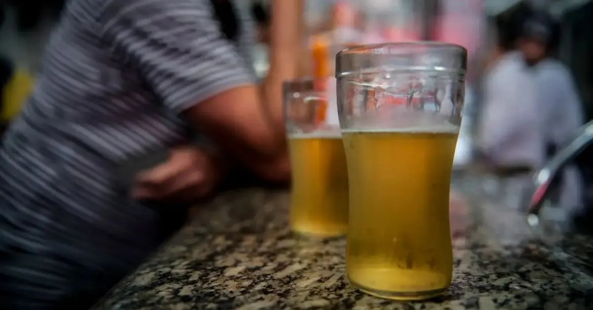 Além das orientações gerais, é recomendandado que pacientes em uso de Mounjaro conversem com seus profissionais de saúde sobre o consumo de bebidas alcoólicas.