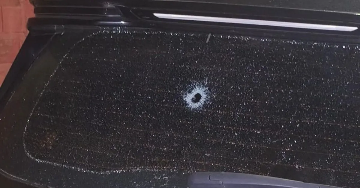 Em nota, a Polícia Civil afirma que registrou o caso na Delegacia de Homicídios de Agentes Públicos (DHAP). A ocorrência foi classificada como dano simples contra patrimônio.