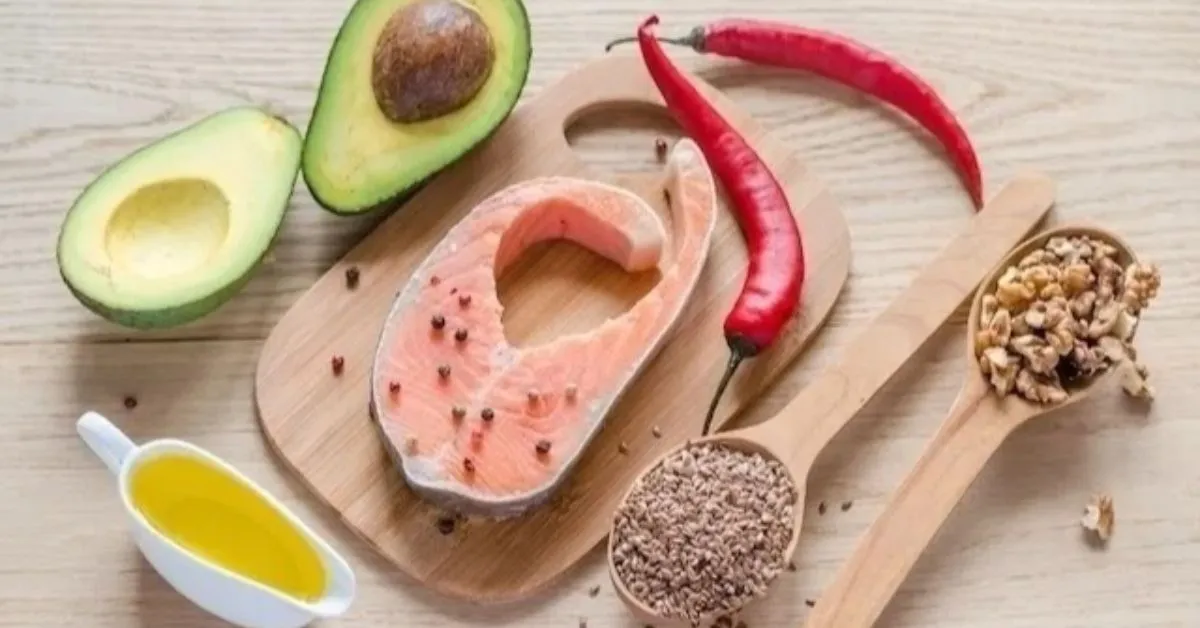 O organismo obtém a vitamina principalmente por meio da alimentação.