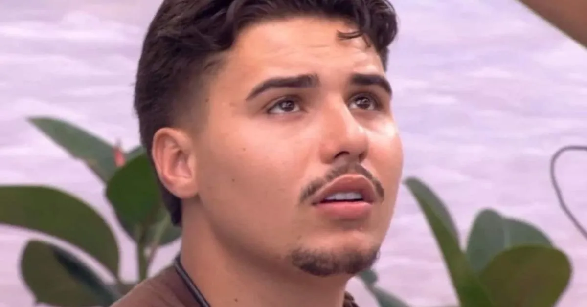 Jordana Morais relatou que Pedro Henrique tentou beijá-la sem permissão em 17 de janeiro de 2026. O episódio aconteceu na despensa da casa do BBB 26, quando os dois estavam sozinhos no local.