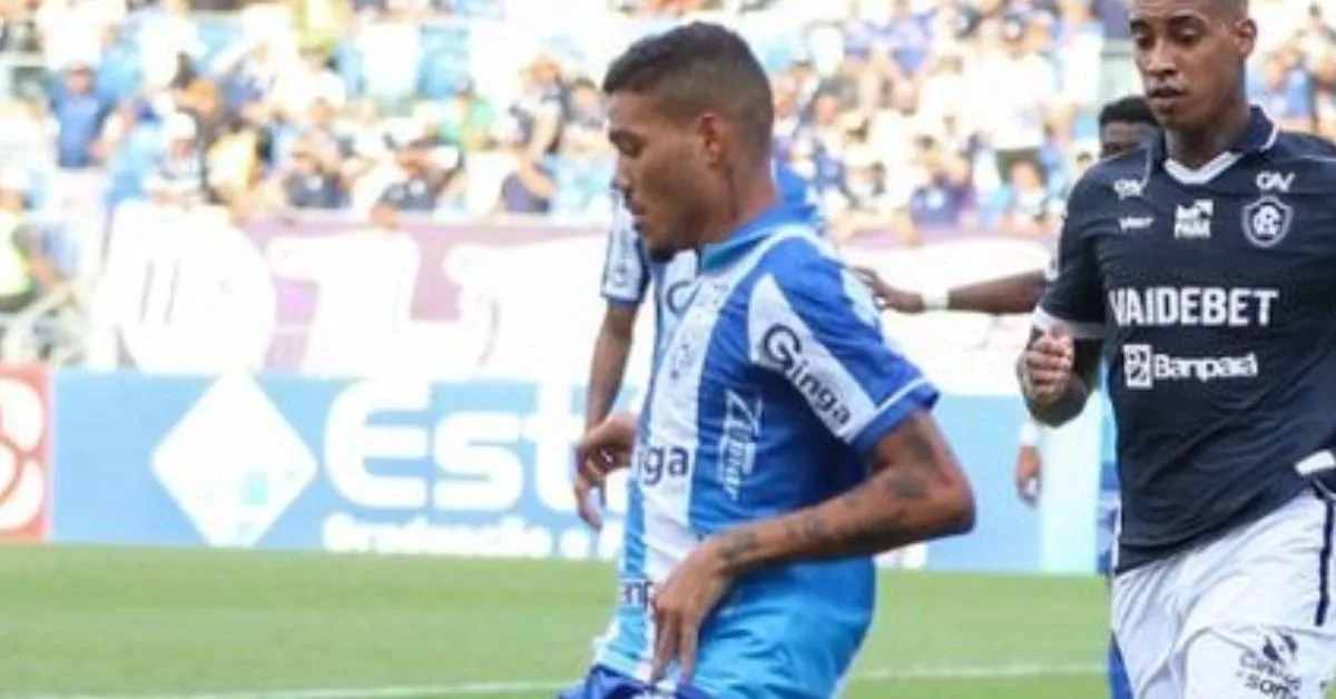 O atacante preocupou quando ficou desacordado após forte choque durante o RexPa