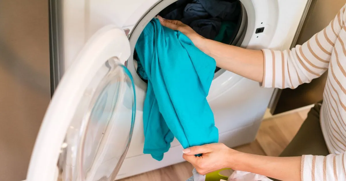 Além de dispensar o varal, o aparelho reduz significativamente o tempo de secagem.