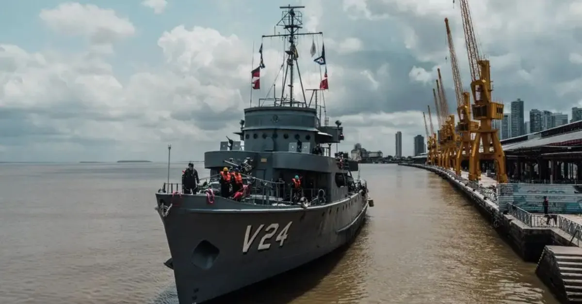 Descomissionada em 2003, a Corveta passou por adaptações para receber visitantes e já esteve aberta ao público entre 2008 e 2019 no píer da Casa das Onze Janelas.