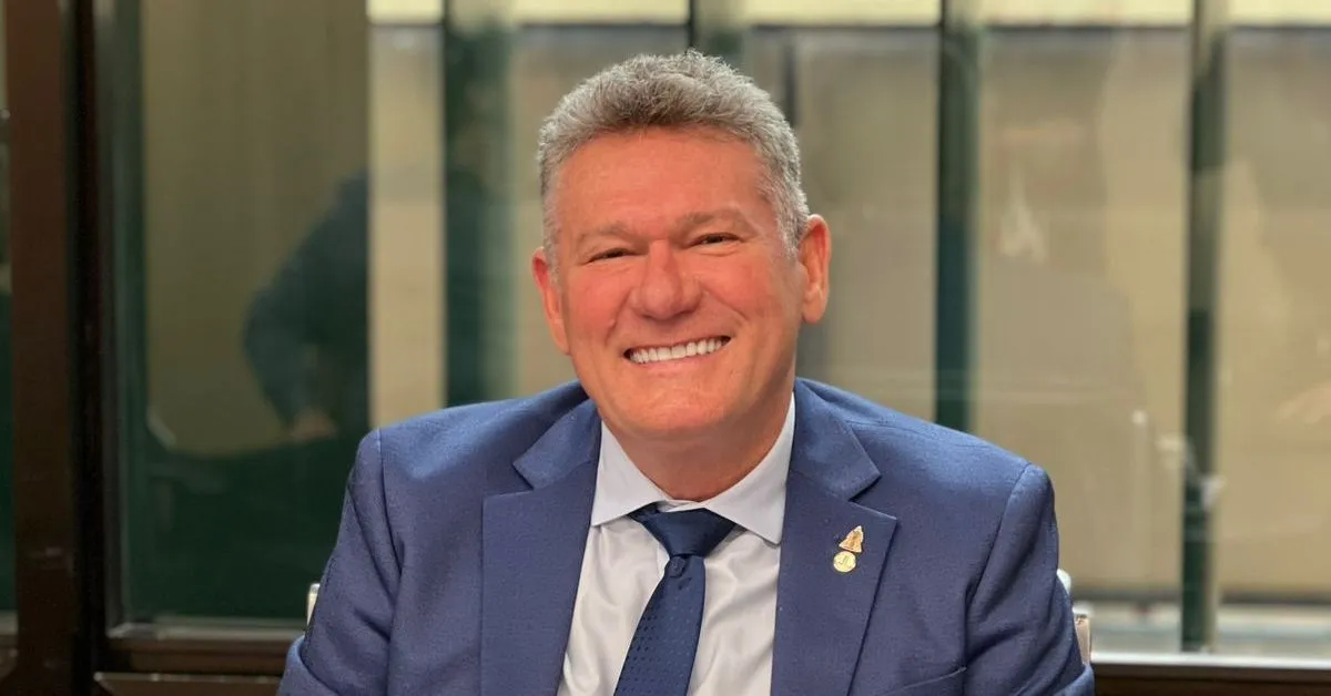 Ao assumir a presidência, Keniston destacou a responsabilidade do cargo e o compromisso com os municípios.