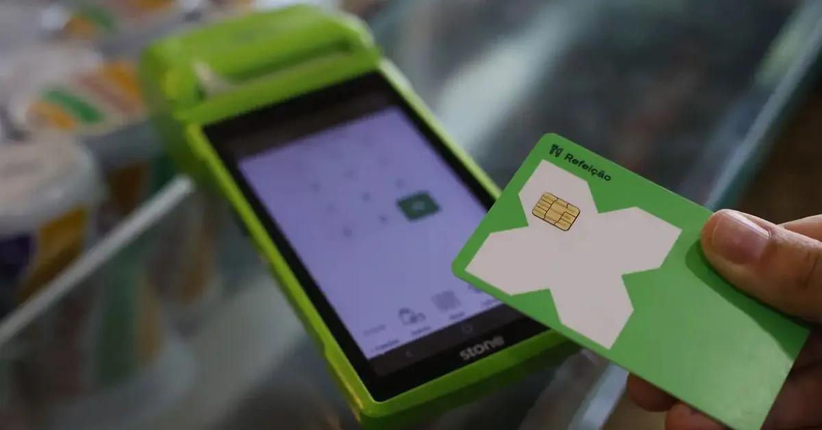 Outra mudança é em relação ao repasse do dinheiro aos estabelecimentos que agora deverá ocorrer em até 15 dias corridos após a transação.