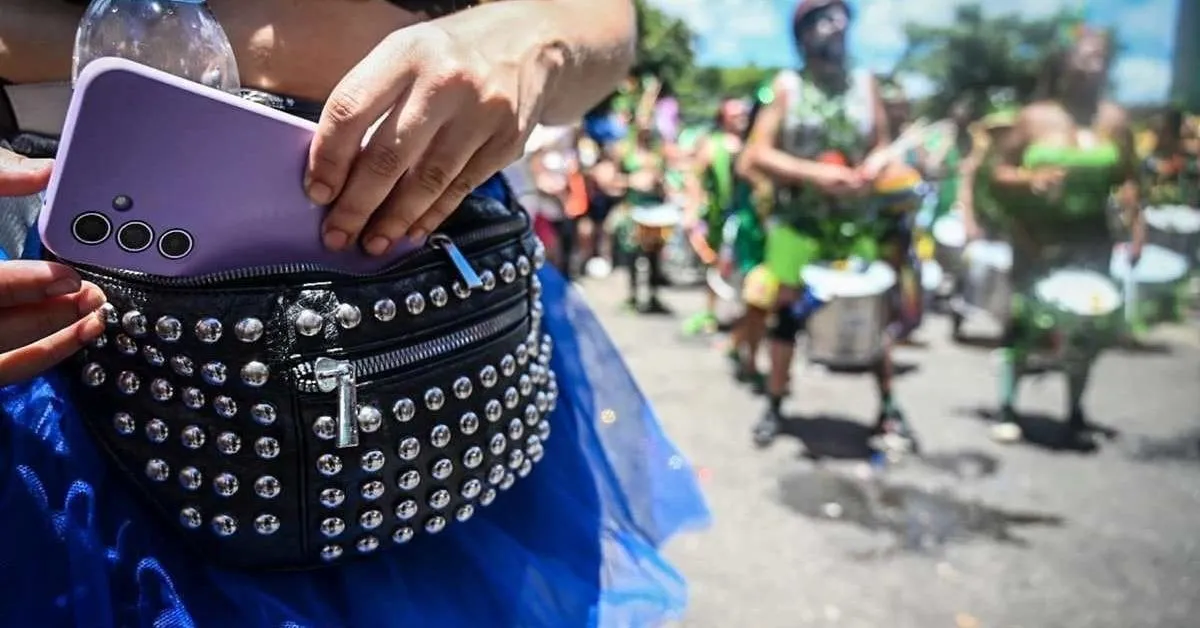 Surpresa de sentir que algo desapareceu do bolso pode transformar a festa em um grande aborrecimento.