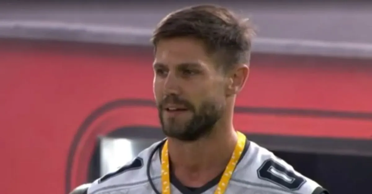 Em uma conversa descontraída na piscina com Solange Couto, Ana Paula Renault, Samira e Gabriela, o modelo falou sobre sua adolescência.