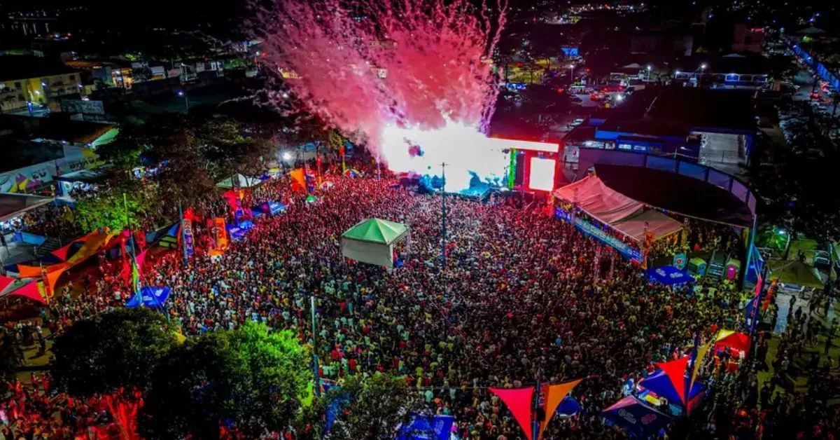 A programação ao longo da semana incluiu o tradicional Bloco Urubu Cheiroso, que percorreu o centro da cidade até a Orla do Caeté.