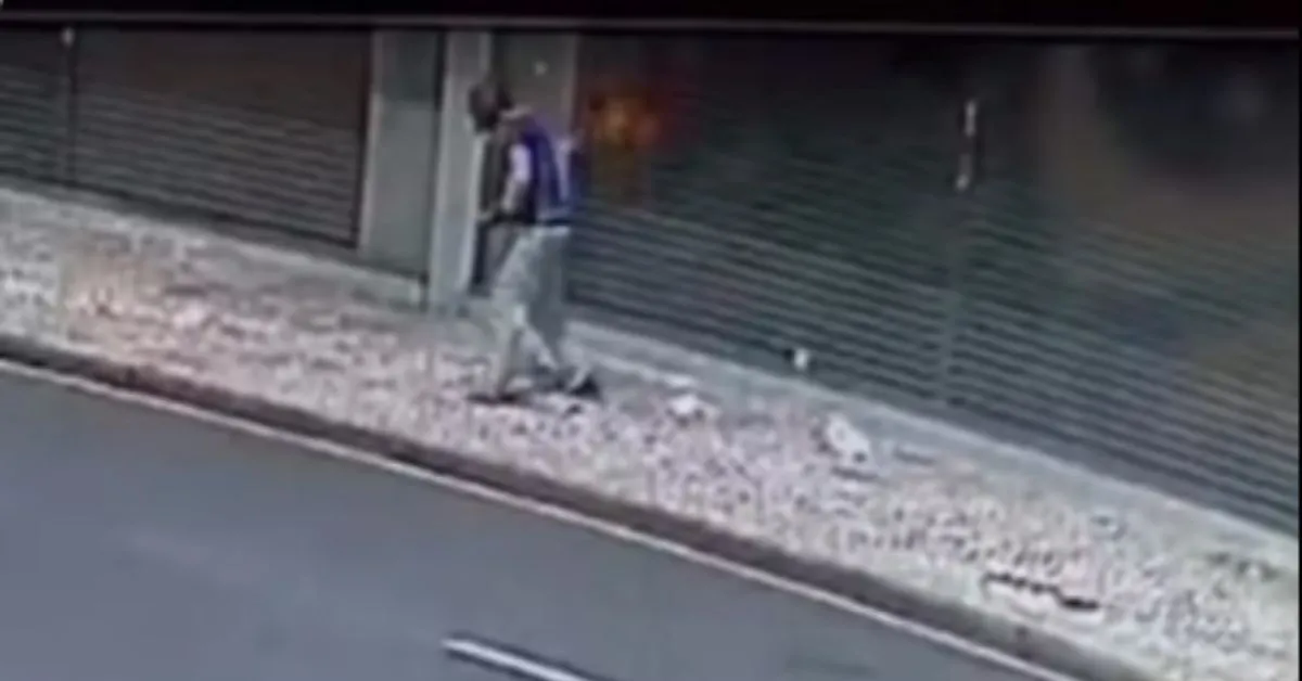 Homem em situação de rua em chamas