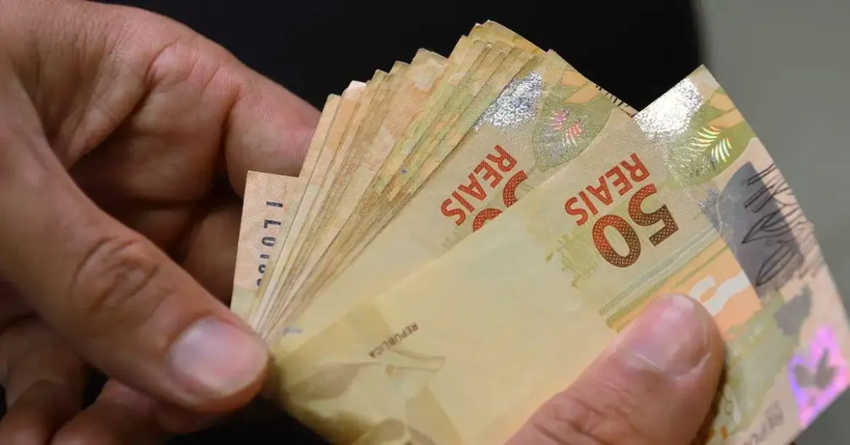 A partir deste mês, trabalhadores com renda mensal total de até R$ 5 mil ficam totalmente isentos do imposto.