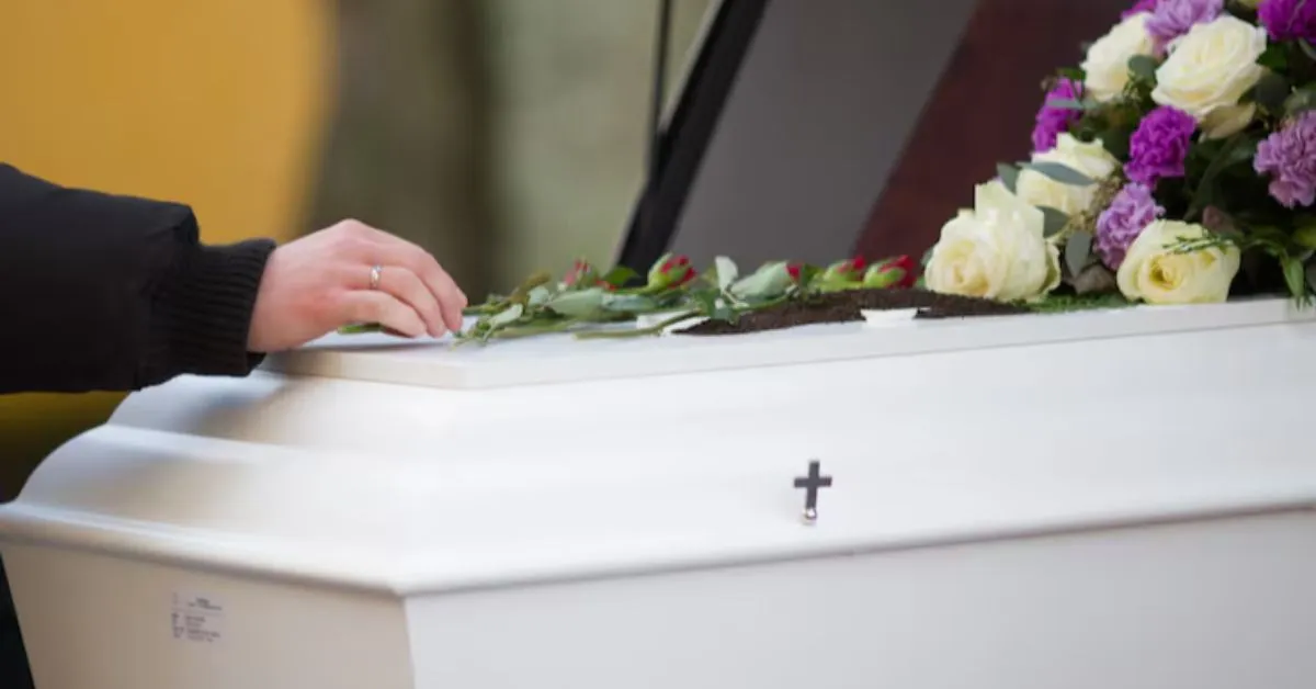 Ao menos nove tiros teriam sido efetuados, dos quais cinco atingiram a vítima.