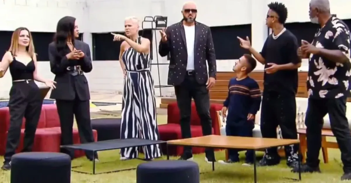 Sósias de artistas participam de falso reality exibido no The Noite e viralizam nas redes sociais.