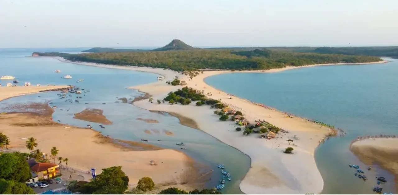 A cidade é conhecida por atrativos como o encontro das águas dos rios Tapajós e Amazonas