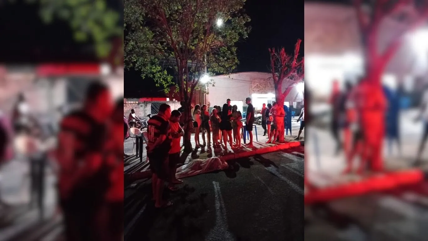 O crime ocorreu em um estabelecimento noturno no Setor Universitário; a Polícia Militar isolou a área para o trabalho da perícia.