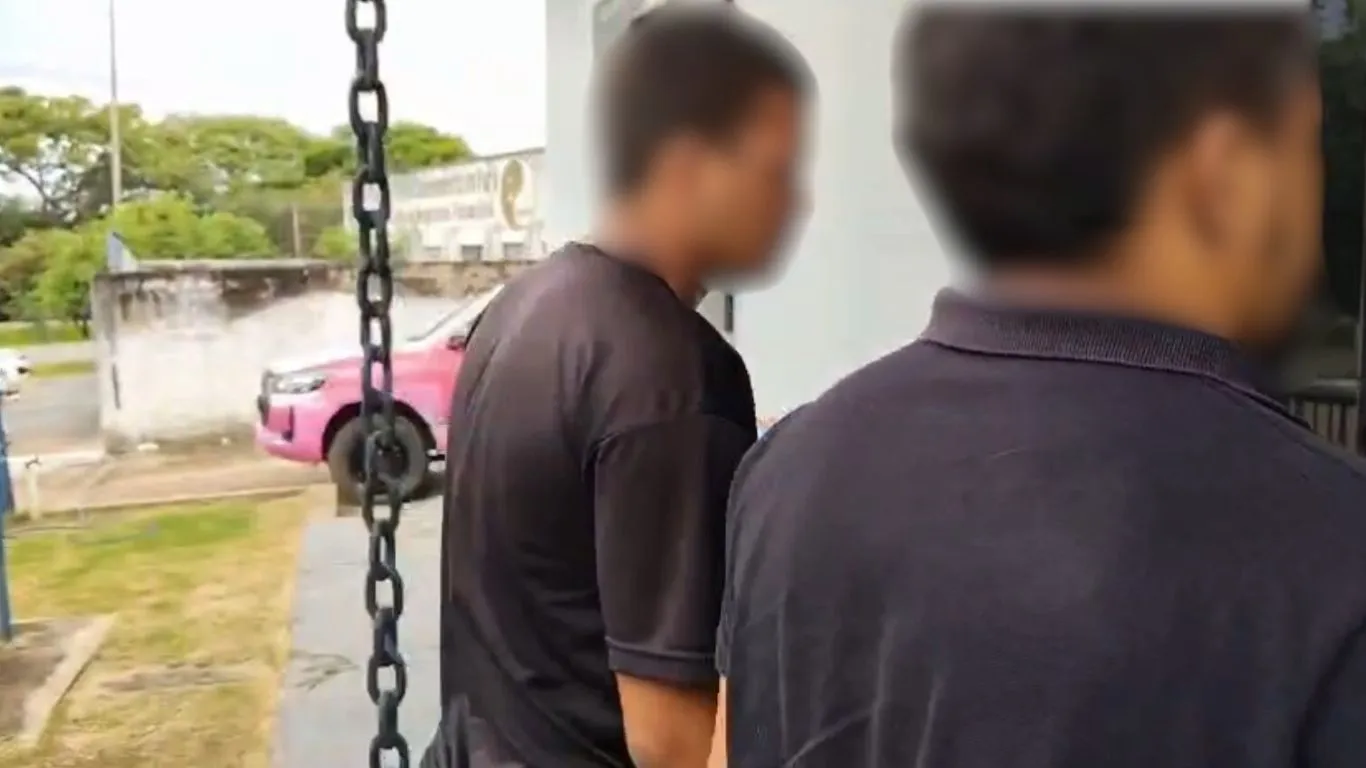 Suspeito chegou pouco depois das 15h desta quinta-feira (12) na Superintendência de Polícia Civil de Marabá