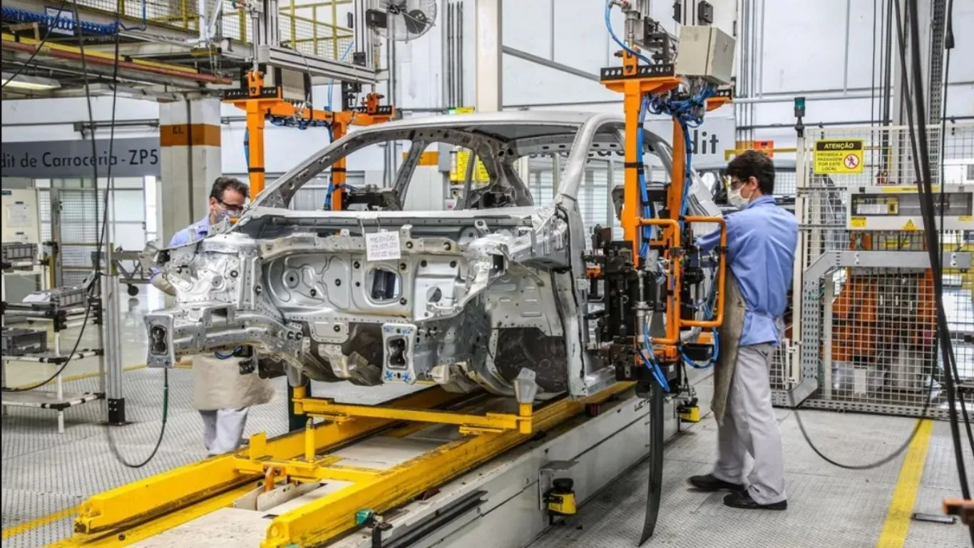 Montadora planeja operação mais enxuta para enfrentar concorrência global.
