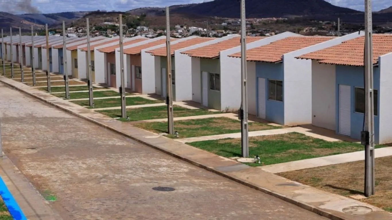 Ministro Jader Filho durante vistoria técnica em Marabá; investimento federal no município ultrapassa a marca de R$ 220 milhões.