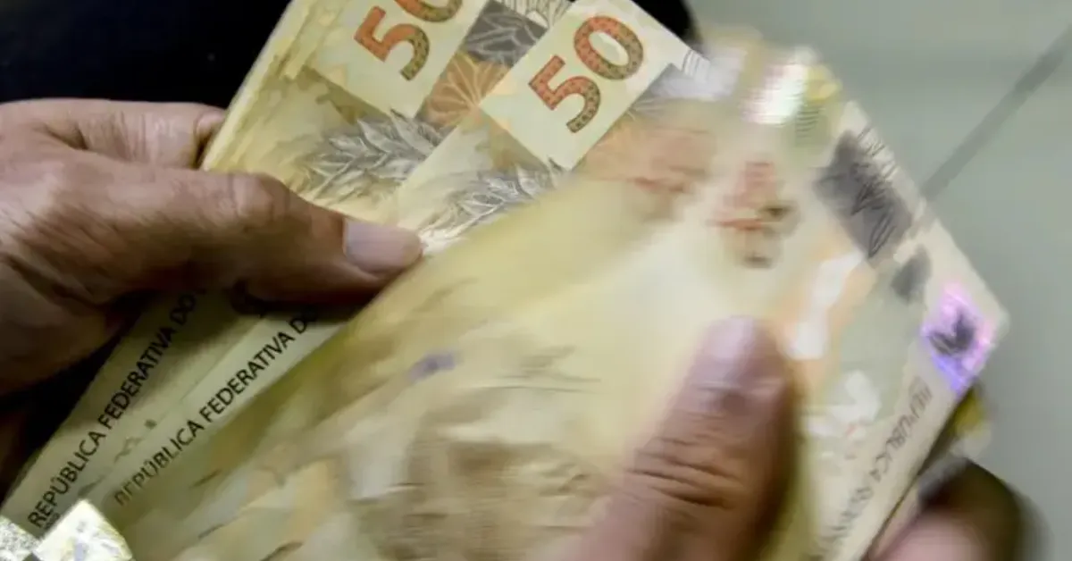 Antecipação do 13º do INSS começa em abril e beneficia milhões de aposentados e pensionistas em todo o país.