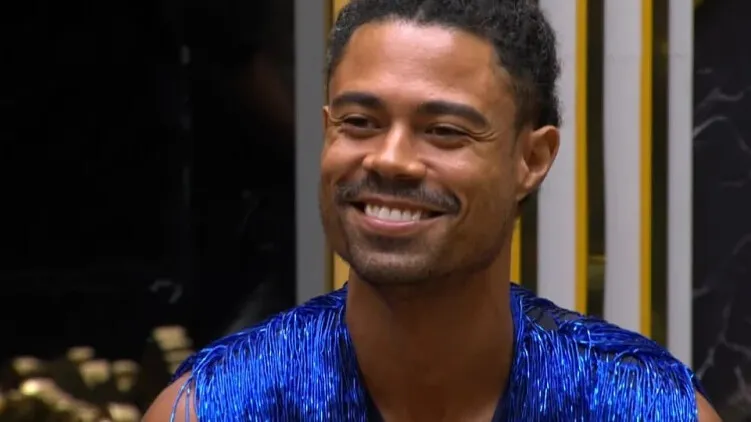 Como consequência, ele deverá permanecer do lado de fora da casa do BBB 26 até segunda ordem