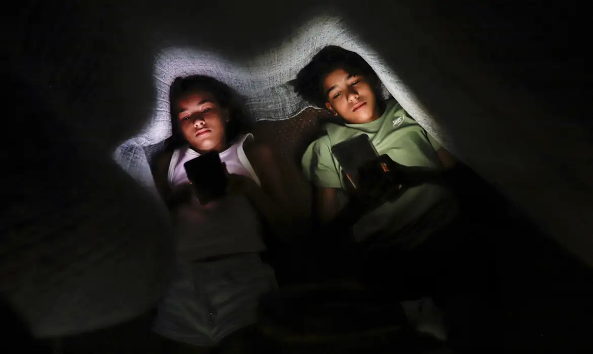 Exploração e abuso sexual, violência física, intimidação, assédio são alguns dos crimes que medidas buscam combater