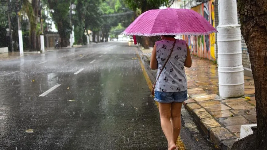 Belém terá um dia com o céu bastante encoberto e chuvas.