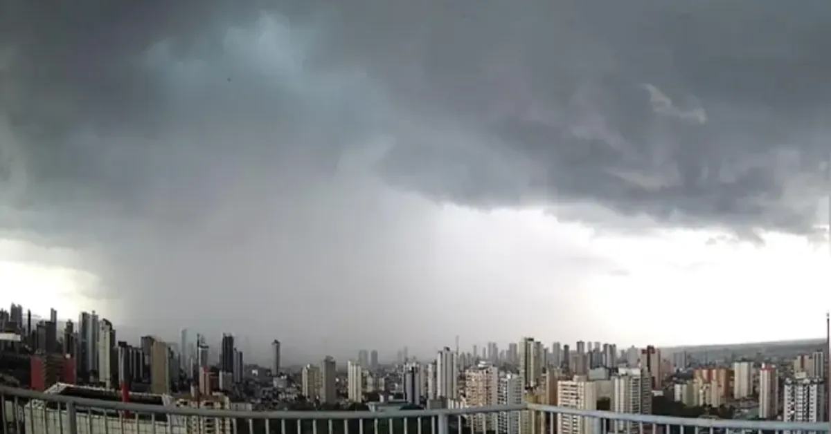 Alerta meteorológico em Belém prevê chuvas intensas, ventos de até 100 km/h e risco de alagamentos nesta quarta (8)