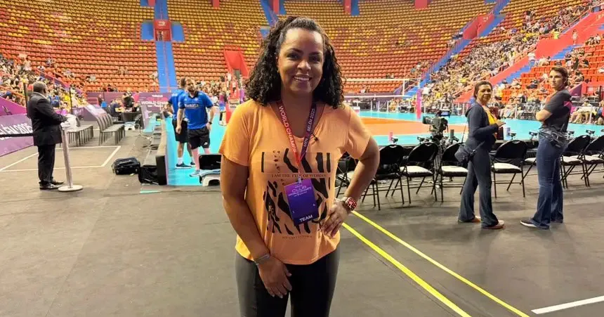 Fofão recebe o carinho da torcida no Mangueirinho e celebra o acolhimento do público paraense durante o Mundial de Clubes de Vôlei, em Belém.