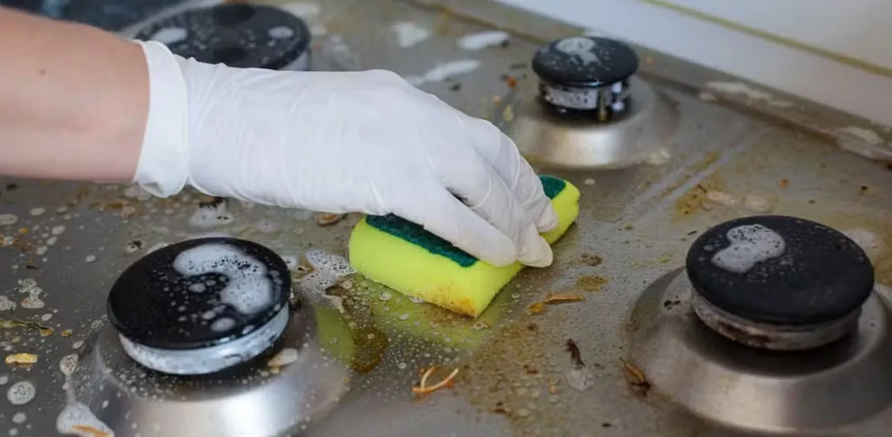 Aprenda fazer uma mistura que dissolve gordura do fogão instantaneamente.