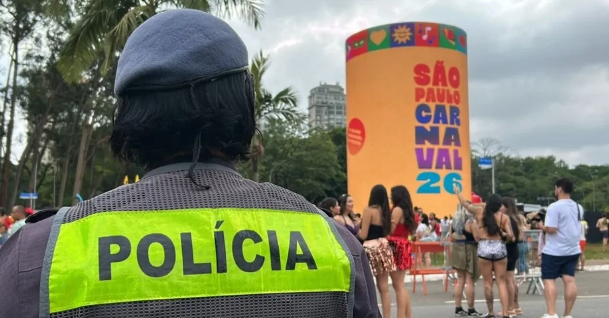 Funcionárias de tenda de acolhimento no Carnaval de São Paulo foram assediadas por um homem na Praça da República; caso segue investigado pela Polícia Civil.