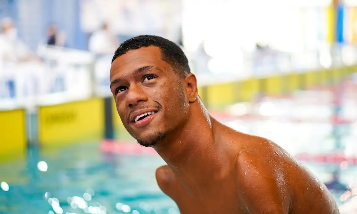 Gabrielzinho soma seis medalhas paralímpicas: três ouros conquistados em Paris 2024, e dois ouros e uma prata em Tóquio 2020.