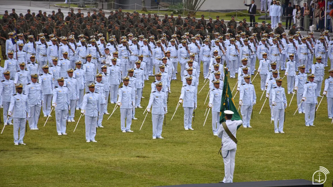 O certame da Marinha do Brasil é destinado para candidatos de ambos os sexos, com idade entre 18 e 40 anos.