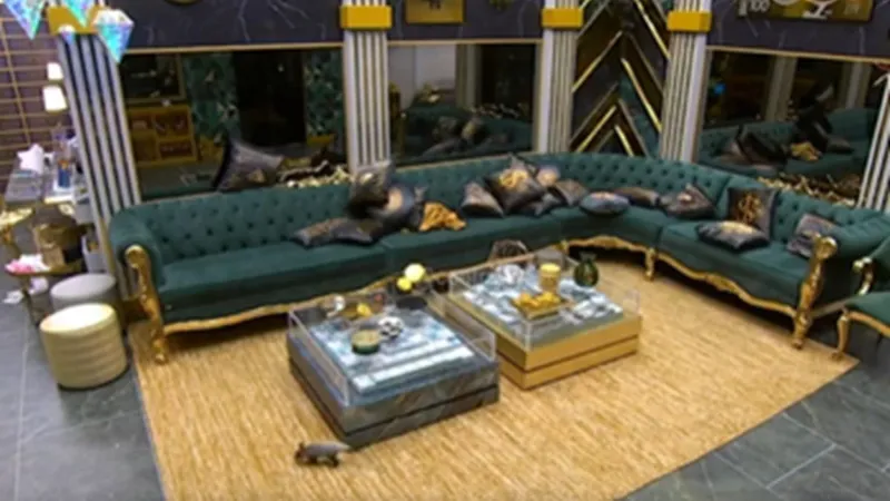 Uma aparição na sala do BBB 26 pegou os confinados de surpresa. Veja o vídeo!