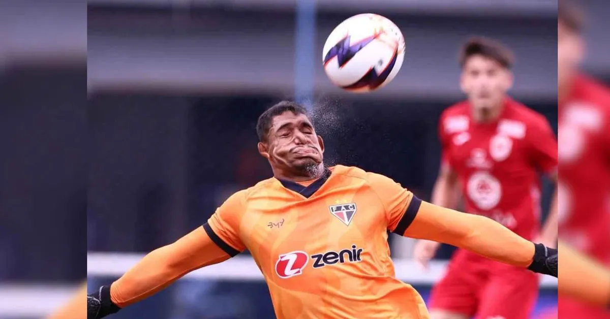 O goleiro Gabriel Silva sofreu uma espécie de deformação no rosto no momento em que fazia a finalização da defesa do Ferroviário.