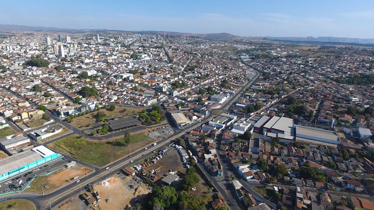 Um abalo de magnitude 4.4 foi registrado no município de Araxá, na noite da última sexta-feira (12).
