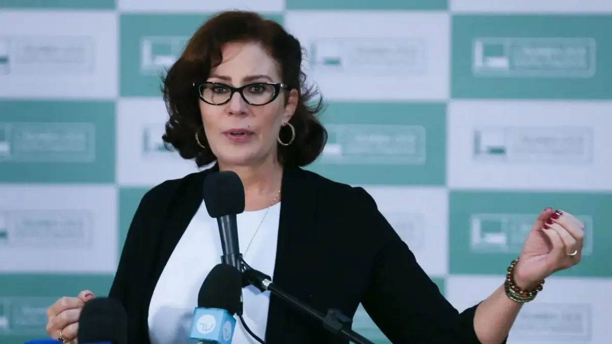 Renúncia ocorre após Zambelli ser condenada pelo STF a 10 anos de prisão por comandar a invasão de sistemas do Conselho Nacional de Justiça (CNJ).