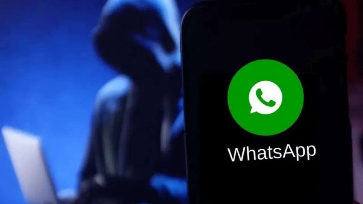 O ataque começa com uma mensagem simples de um contato conhecido da vítima.