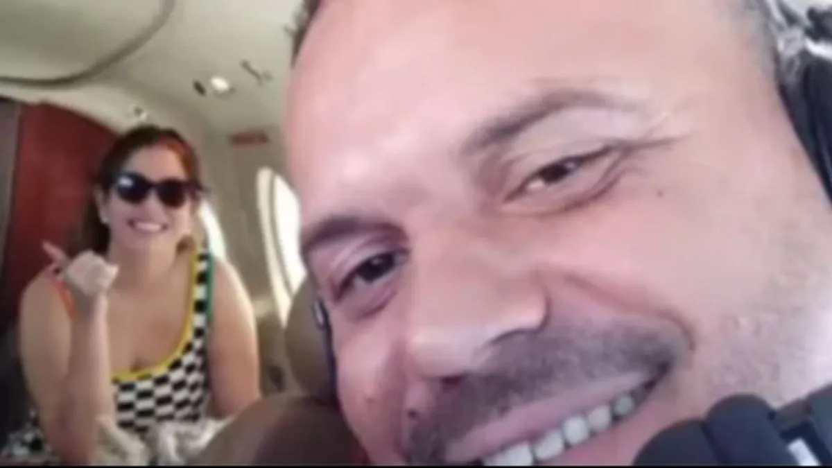 Foto foi tirada pouco antes da aeronave cair.