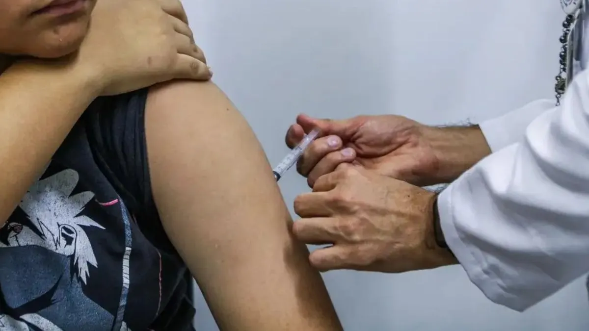 Até dezembro deste ano, a estratégia de resgate aplicou 208,7 mil doses da vacina, dos quais 91 mil em meninas e 117,7 mil em meninos.