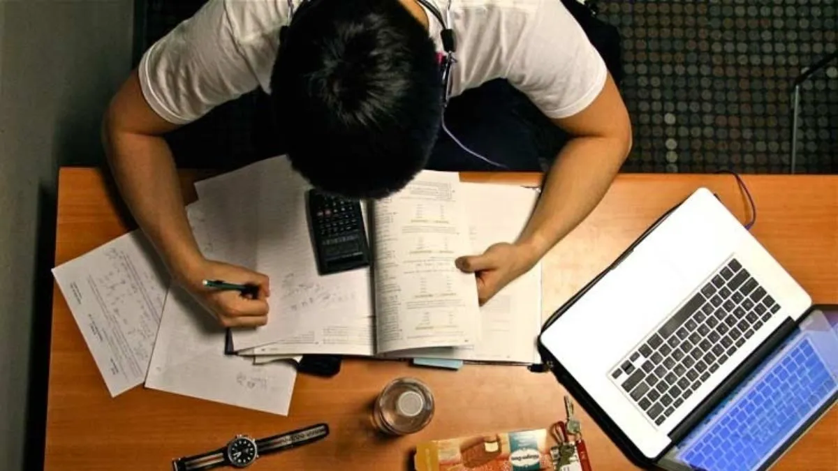 As vagas de nivel medio podem ser a porta de entrada para o serviço público, com estabilidade profissional.