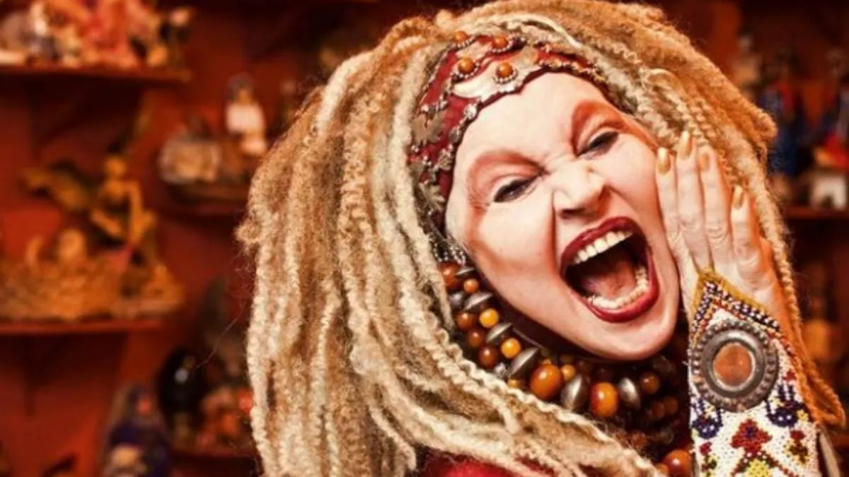 Em uma entrevista a RedeTV! Elke contou um pouco sobre a verdadeira origem do Papai Noel.