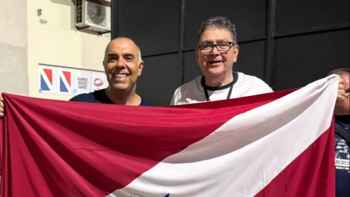 Executivo de futebol Marcos Braz ao lado do presidente do Clube do Remo, Antônio Carlos Teixeira