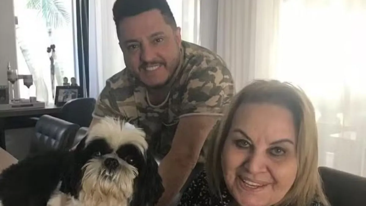 Dona Anita enfrentava problemas de saúde há algum tempo e morreu devido à Síndrome de Angústia Respiratória Aguda (SARA).