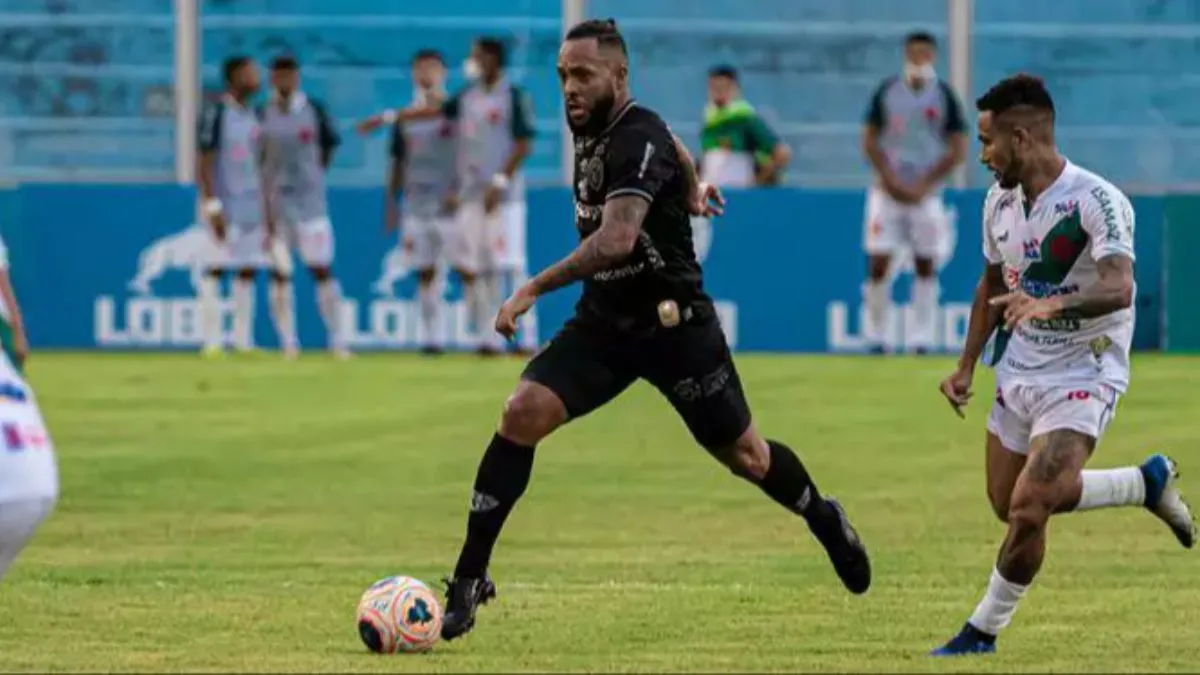 Tuna Luso Brasileira contrata o experiente volante Paulinho para a temporada 2026