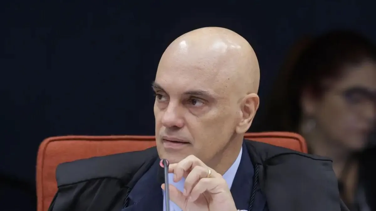 Ministro cita caso de Ramagem, foragido nos EUA, como exemplo de planejamento de fuga.