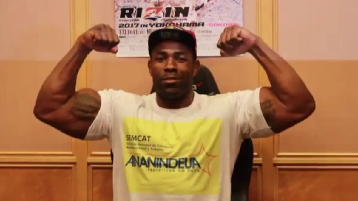 Mondragon durante exibição em evento de MMA