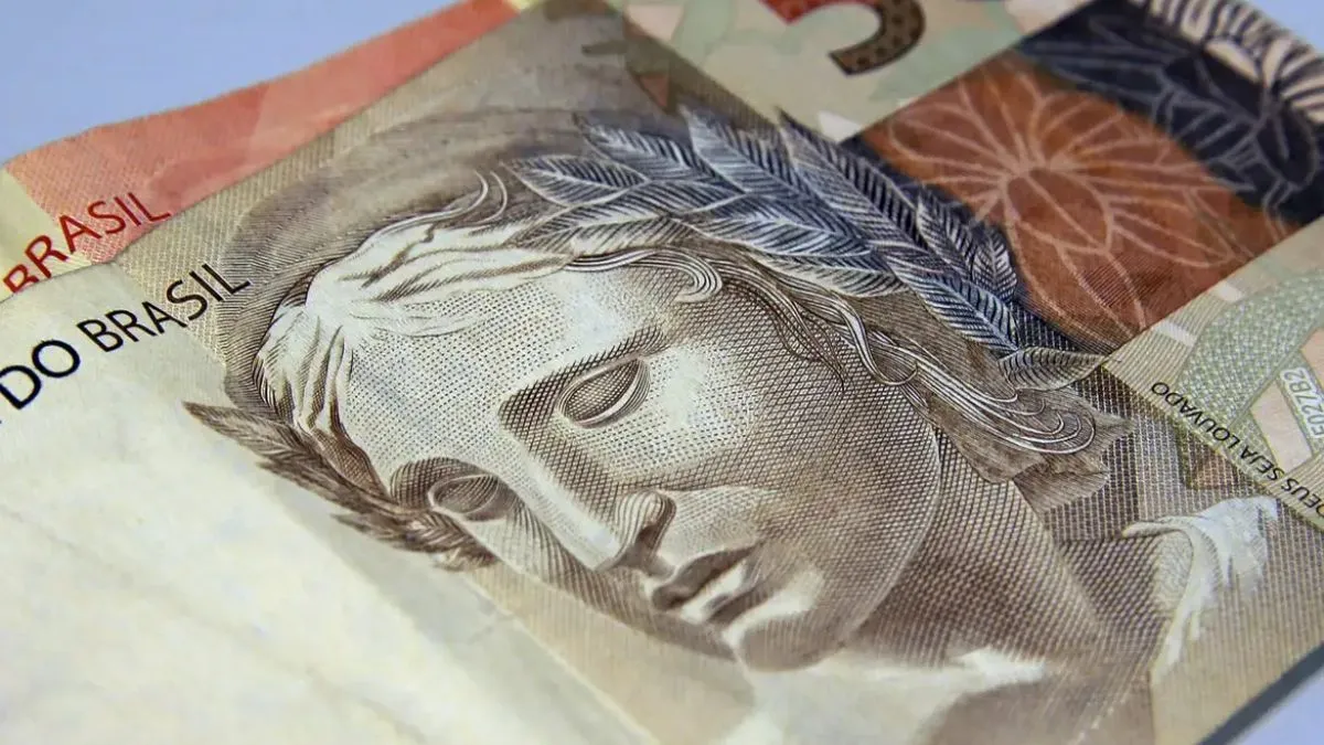 Trabalhadores com salário variável, comissões e adicionais devem ficar atentos a possíveis ajustes.